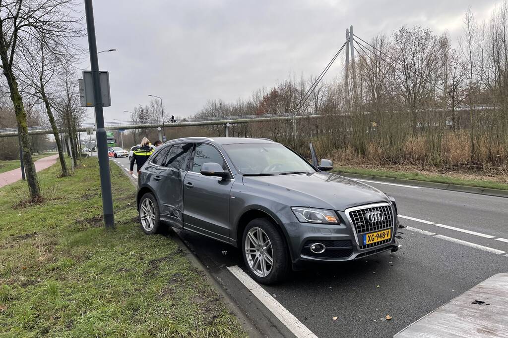 Veel schade na botsing tussen twee auto's