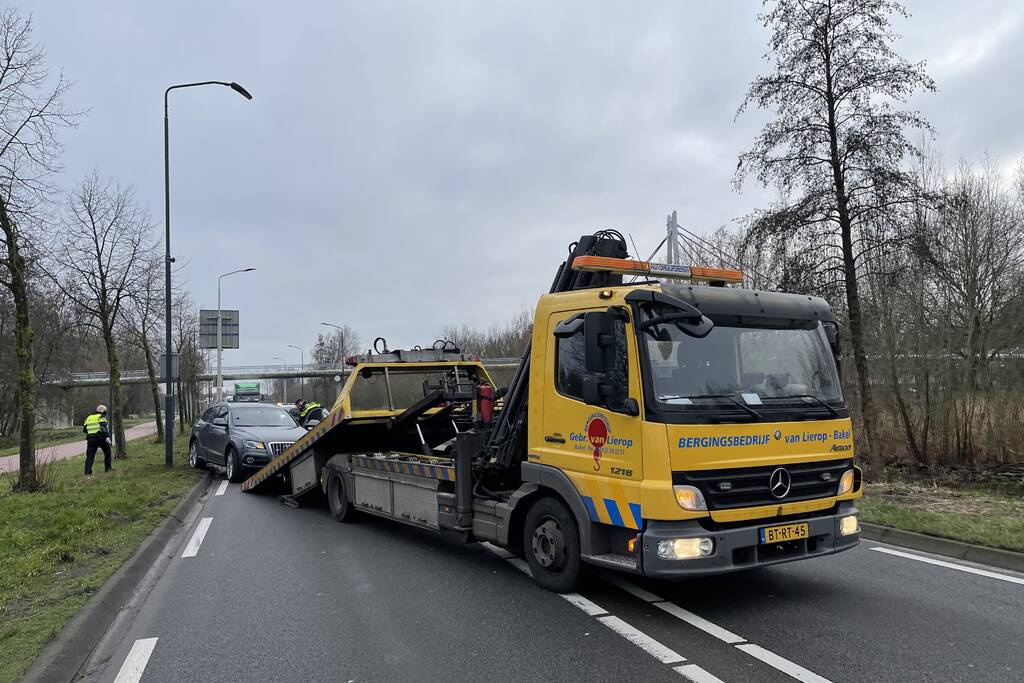 Veel schade na botsing tussen twee auto's