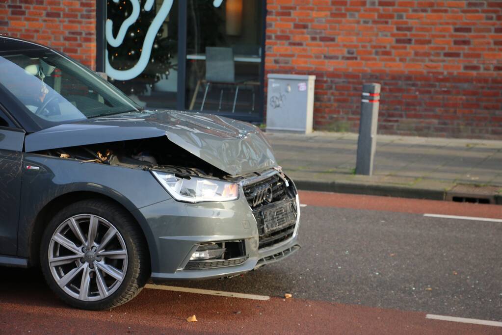 Schade na kop-staart aanrijding