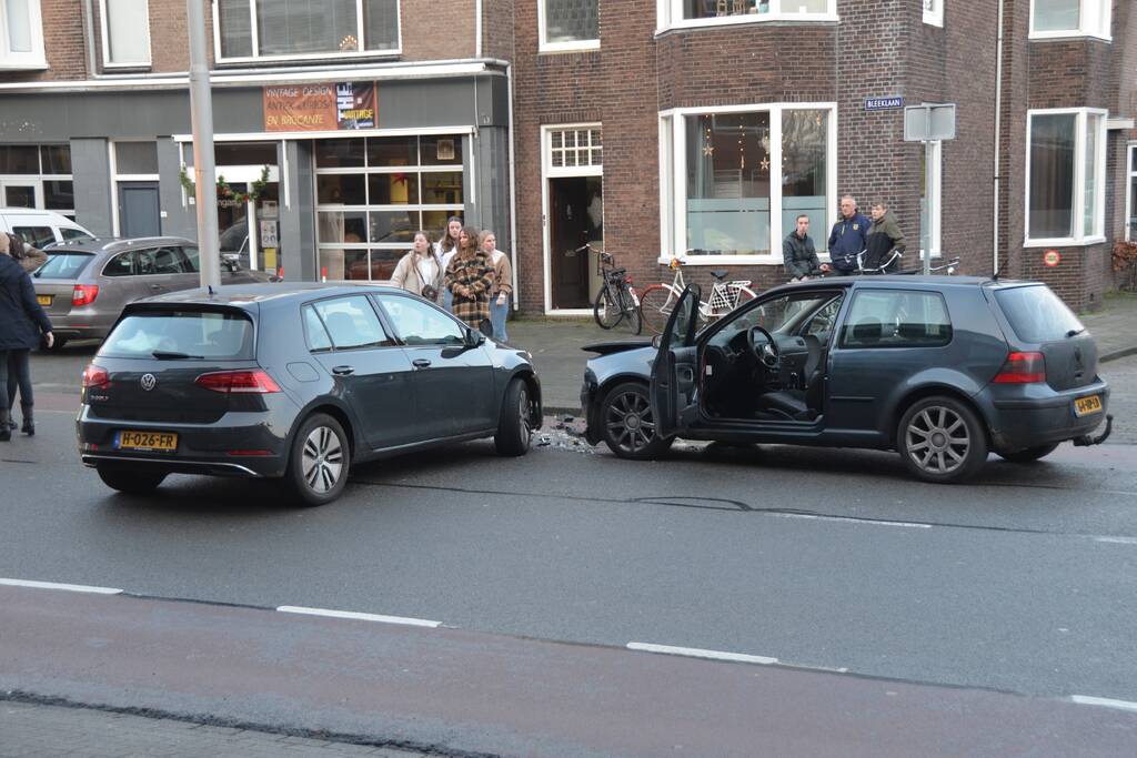 Gewonde bij aanrijding tussen twee voertuigen
