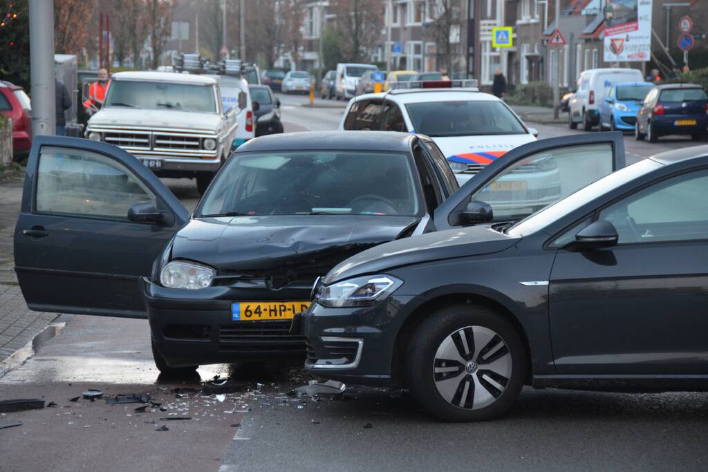 Gewonde bij aanrijding tussen twee voertuigen