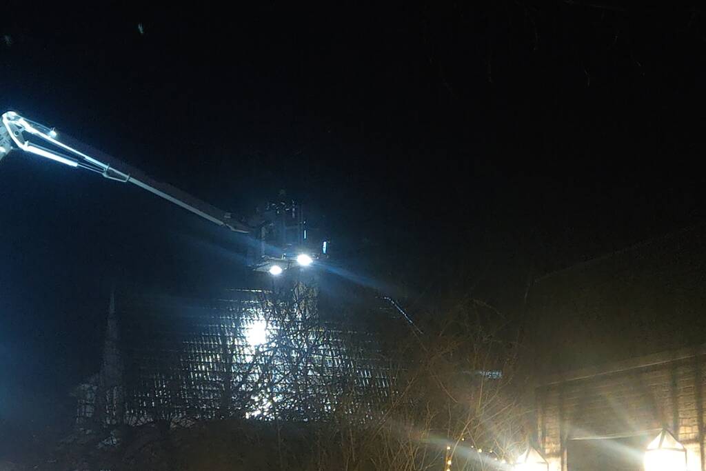 Brand in schoorsteen van woning