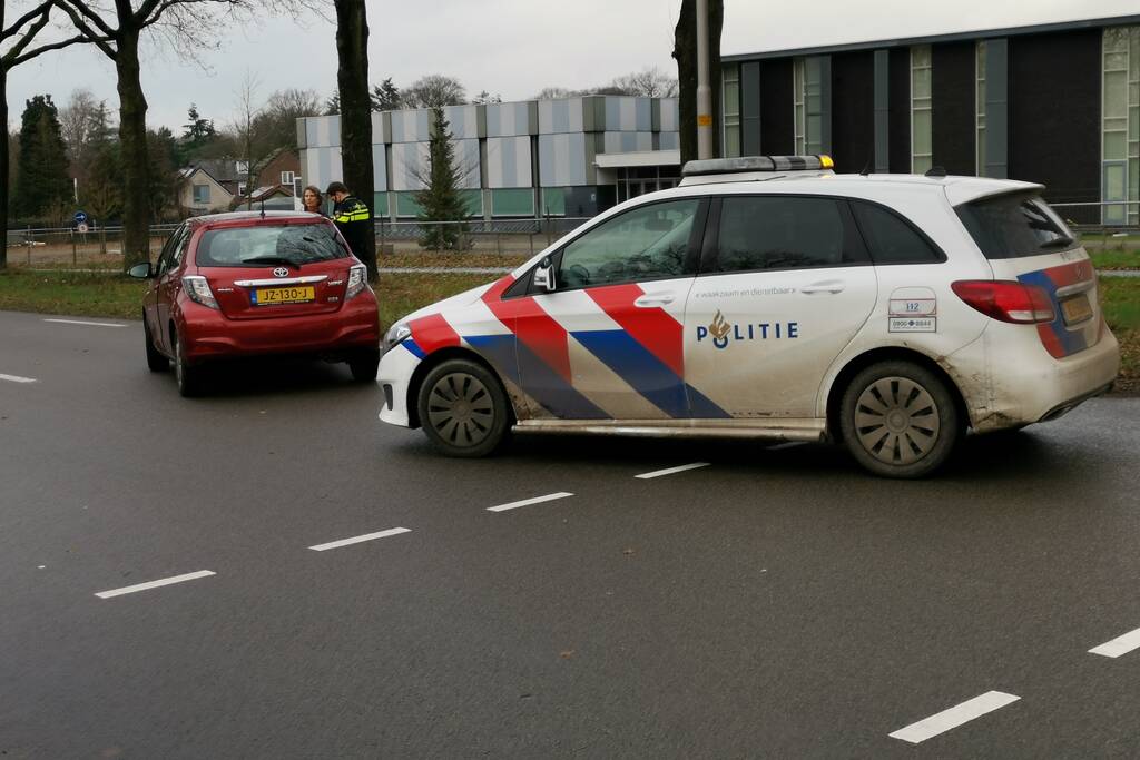 Overstekende voetganger met rollator aangereden door auto