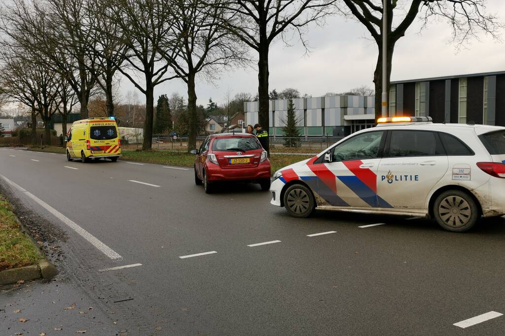 Overstekende voetganger met rollator aangereden door auto