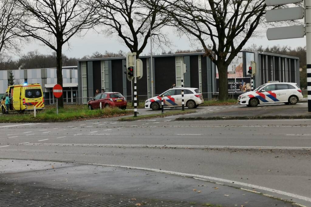 Overstekende voetganger met rollator aangereden door auto