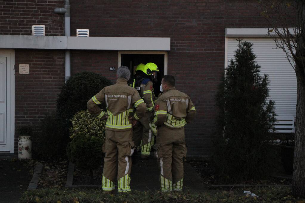 Brandweer doet onderzoek in woning na afgaan van koolmonoxidemelder