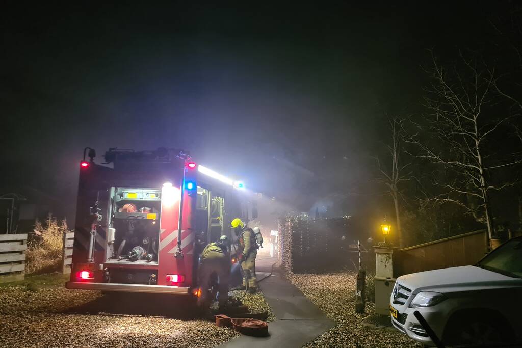 Flinke brand in houten chalet