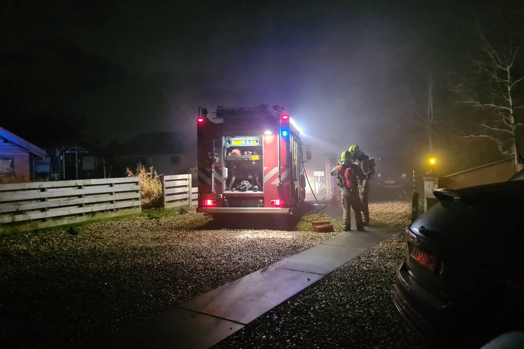 Flinke brand in houten chalet
