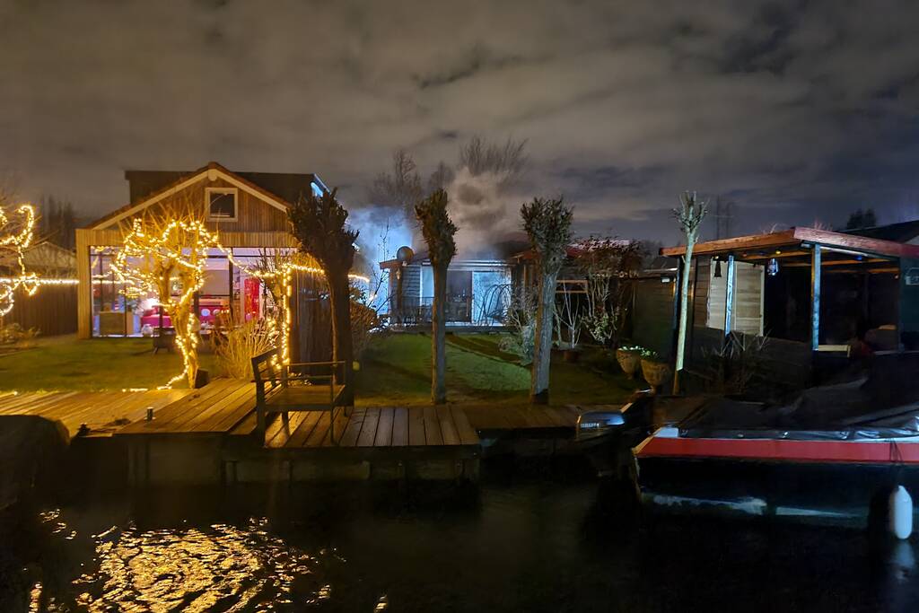 Flinke brand in houten chalet