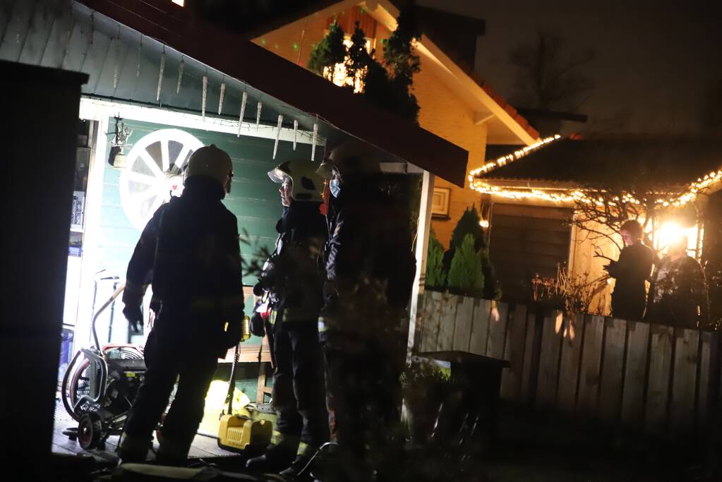 Flinke brand in houten chalet