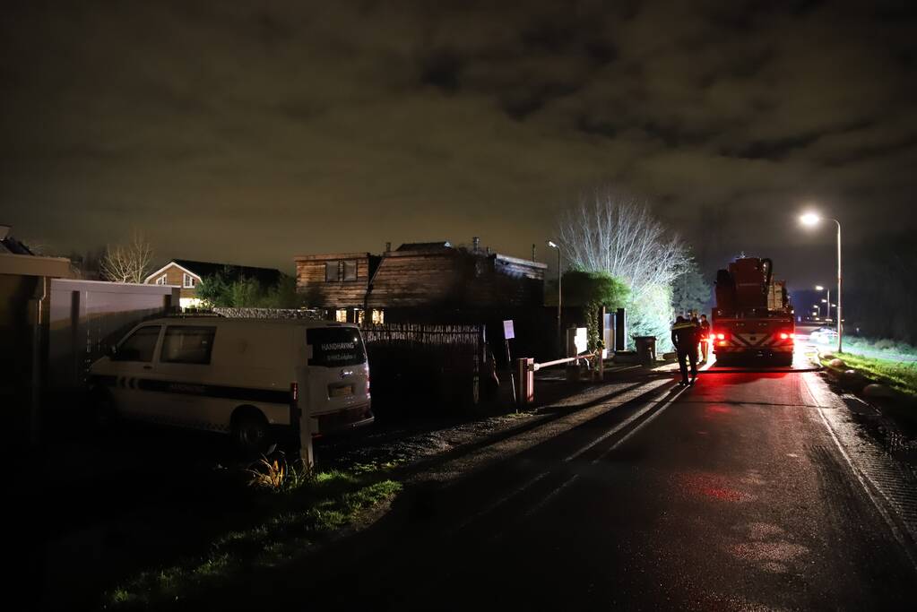 Flinke brand in houten chalet