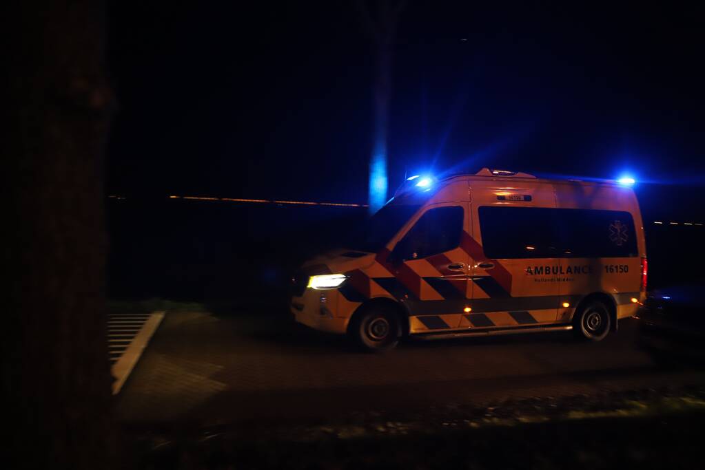 Auto botst tegen pijlwagen