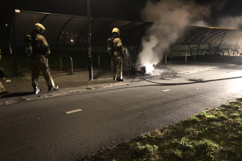 Brommer door brand verwoest