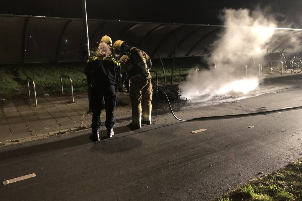 Brommer door brand verwoest