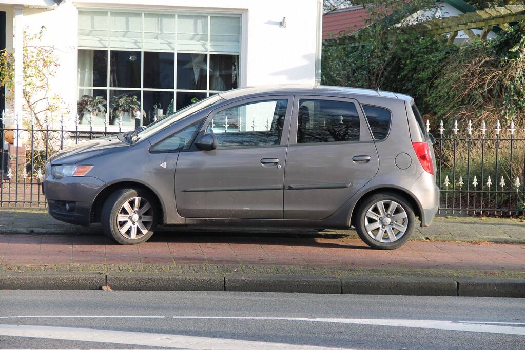 Auto en fietser botsen met elkaar