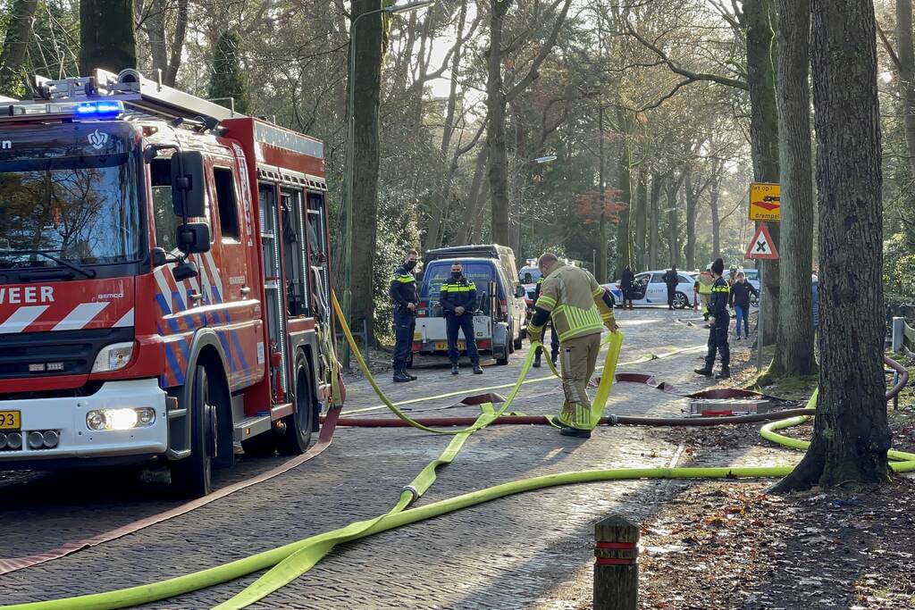 Veel rook bij brand in carport