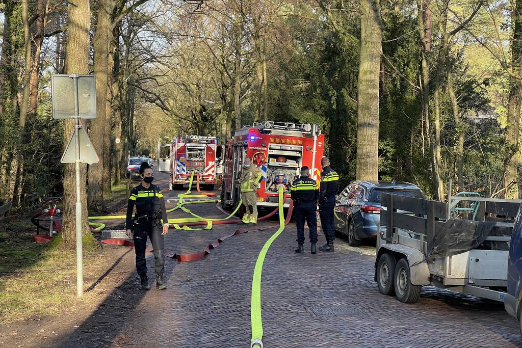 Veel rook bij brand in carport