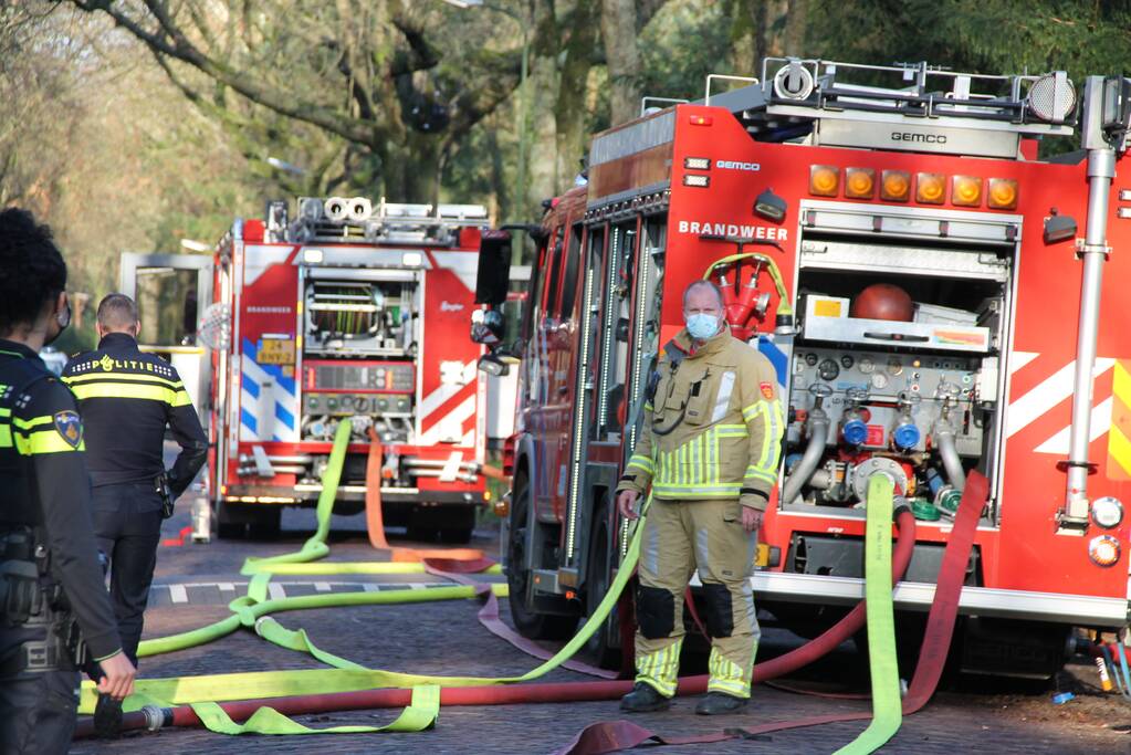 Veel rook bij brand in carport