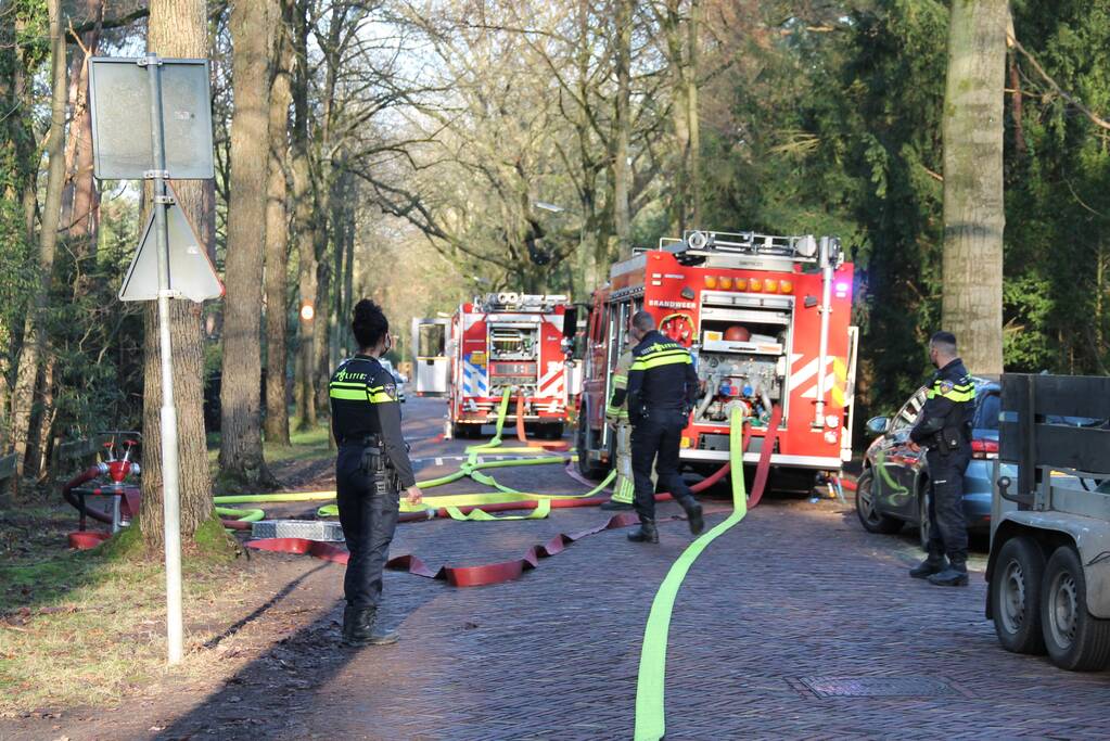 Veel rook bij brand in carport