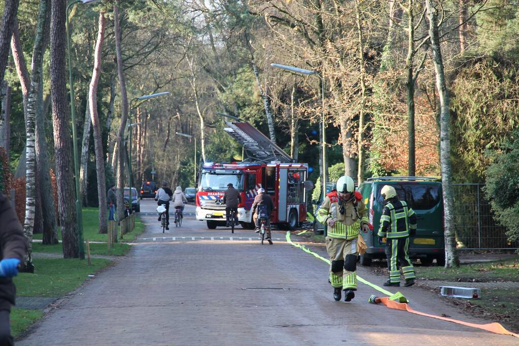 Veel rook bij brand in carport