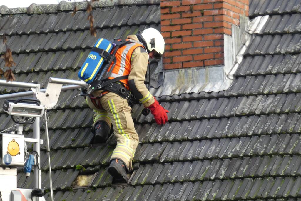 Flinke schoorsteenbrand bij woning