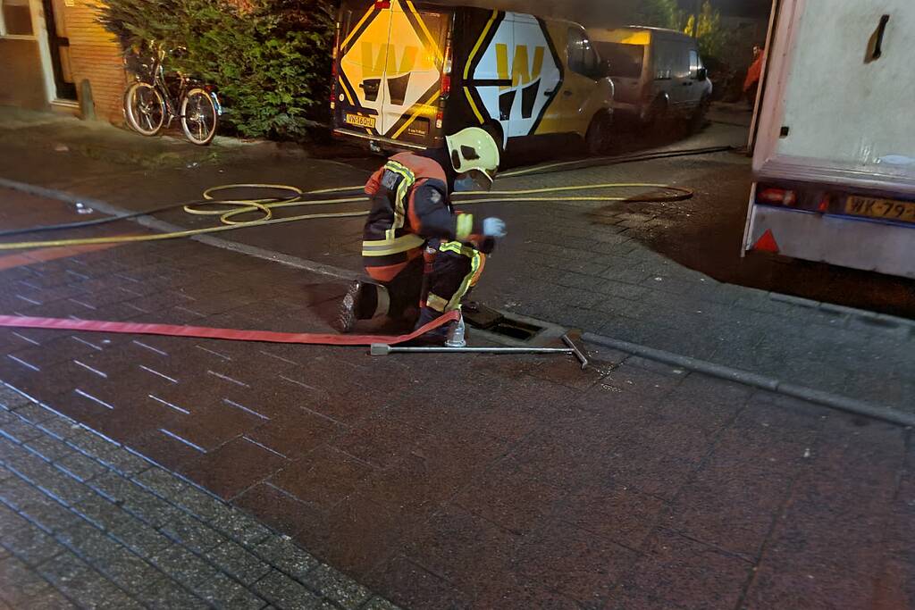 Flinke brand in een schuur tegen de woning