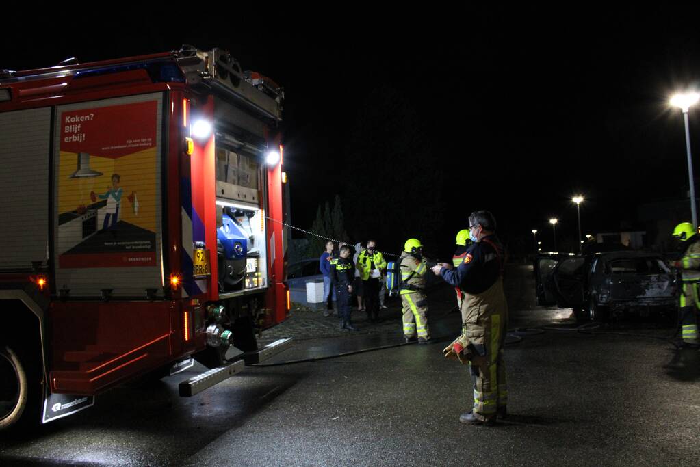 Auto verwoest door brand