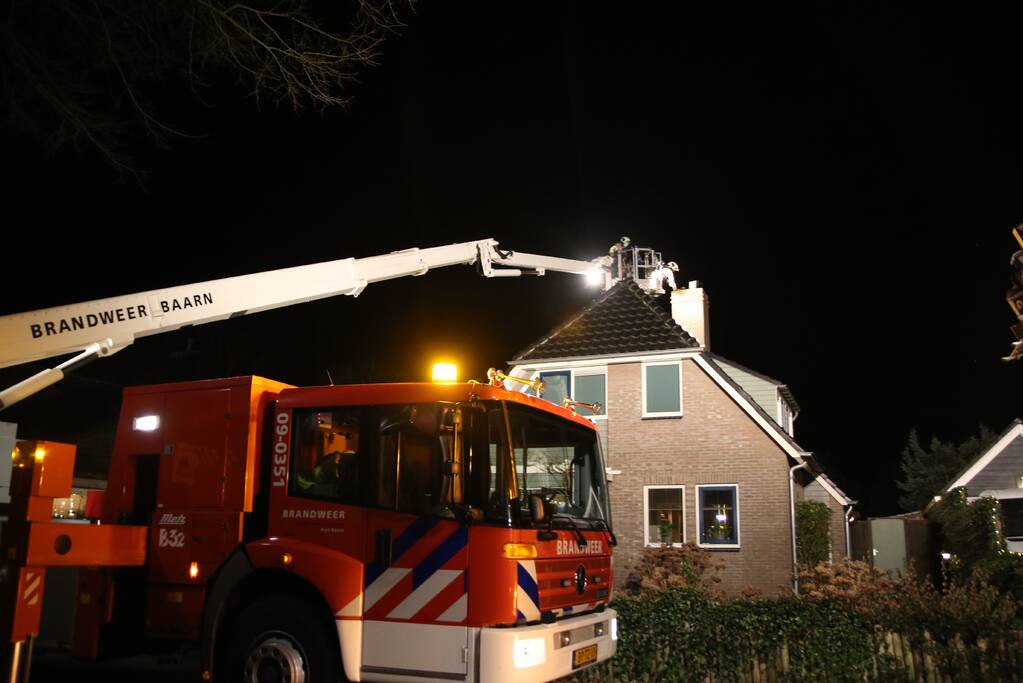 Brand in schoorsteen van woning