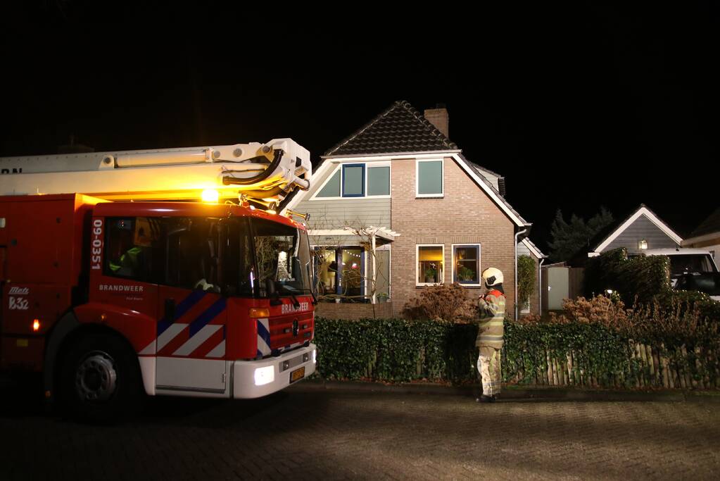 Brand in schoorsteen van woning