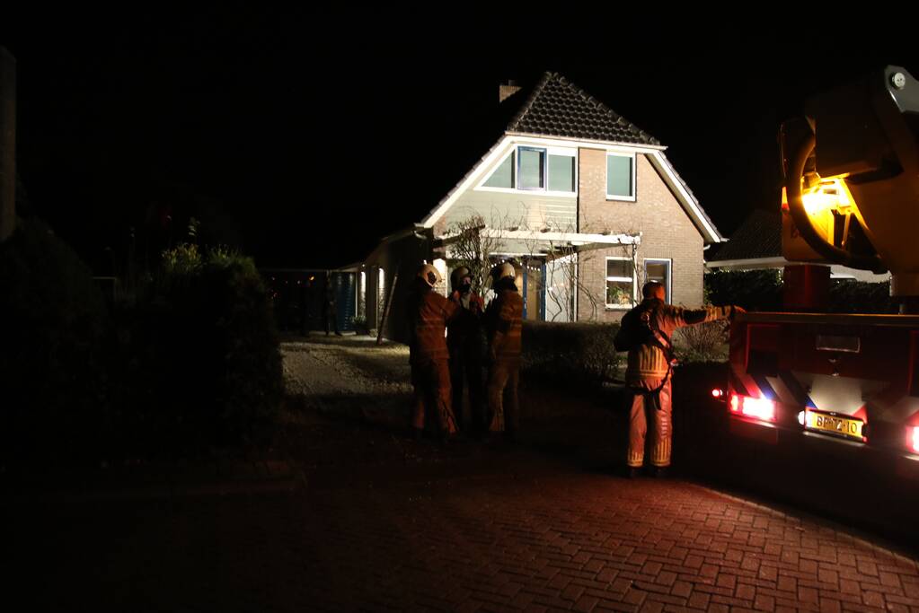 Brand in schoorsteen van woning