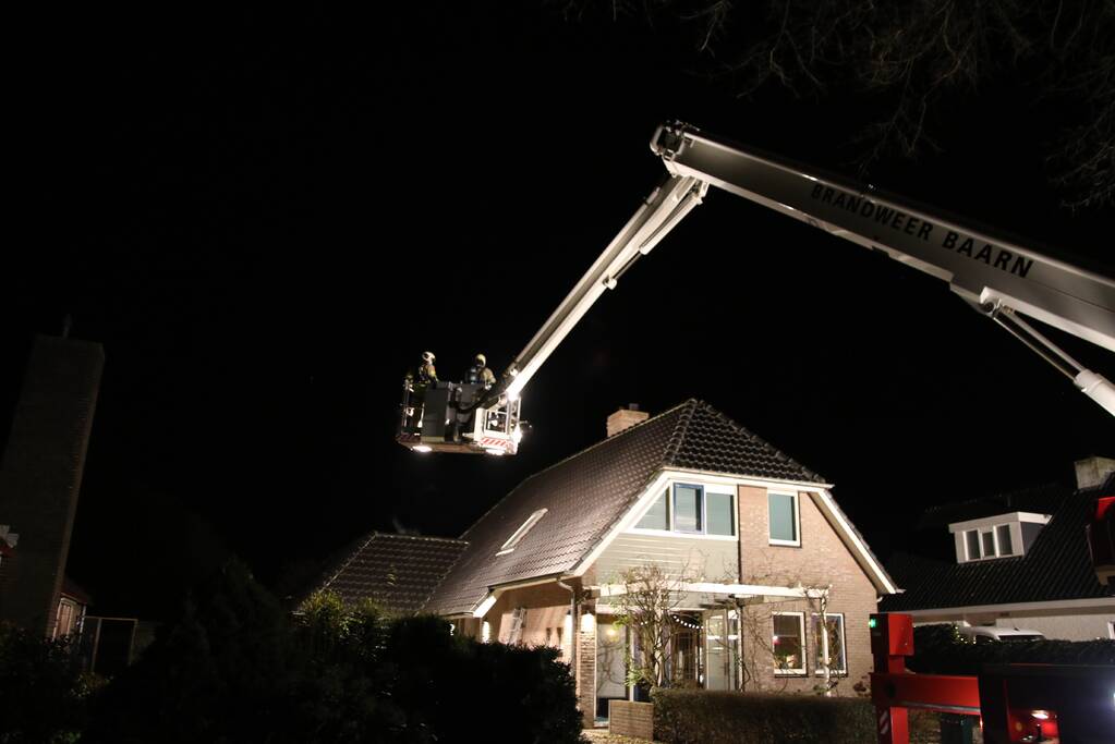 Brand in schoorsteen van woning