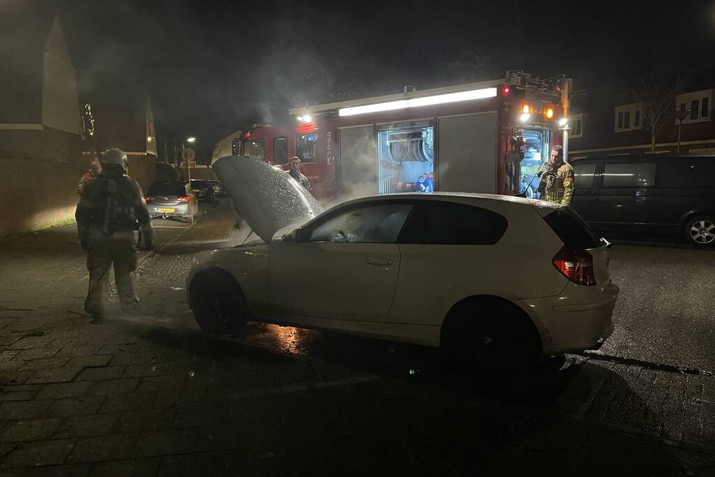 Auto loopt schade op door brand