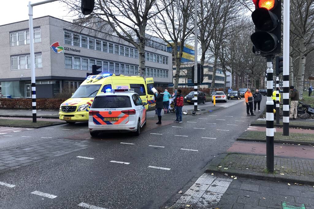 Overstekende fietser aangereden door auto