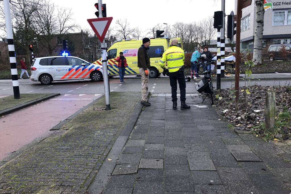 Overstekende fietser aangereden door auto