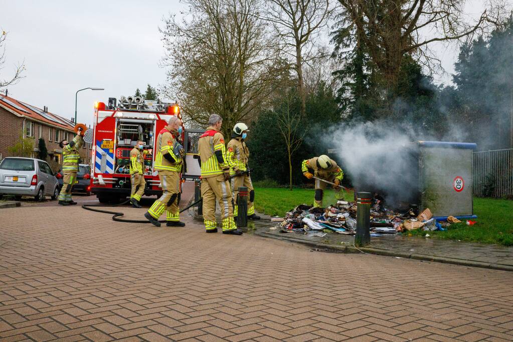 Papiercontainer in brand