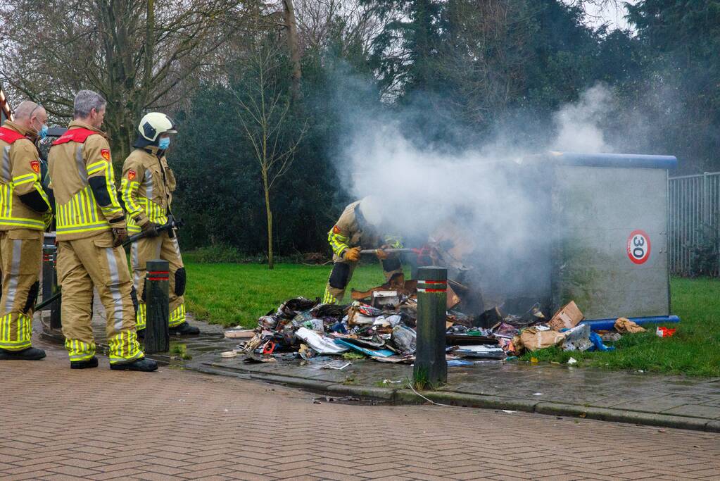 Papiercontainer in brand