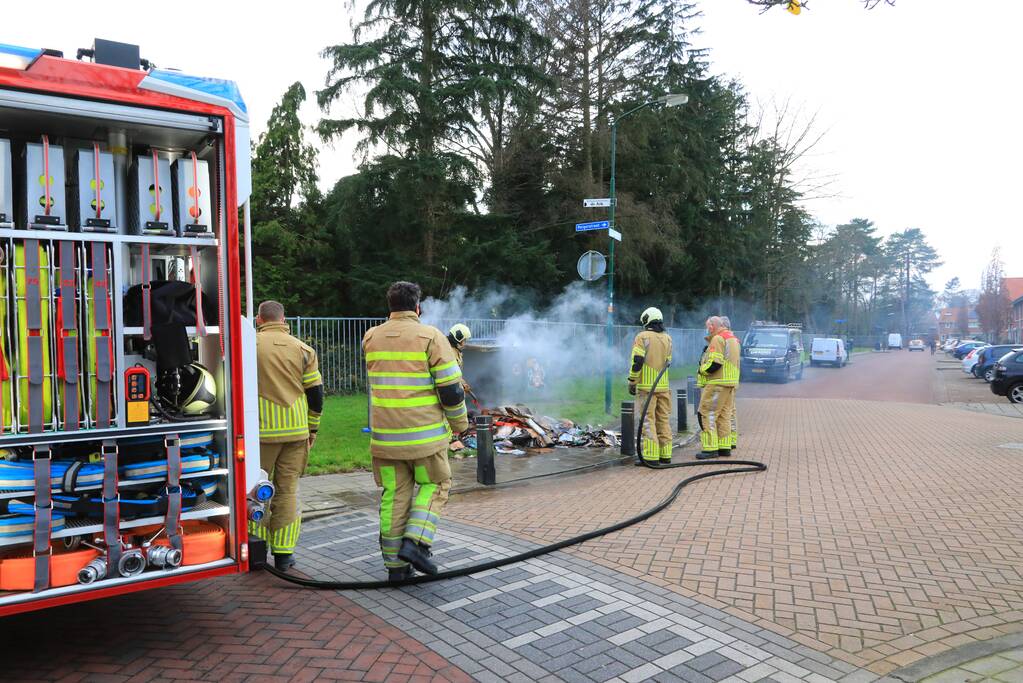 Papiercontainer in brand