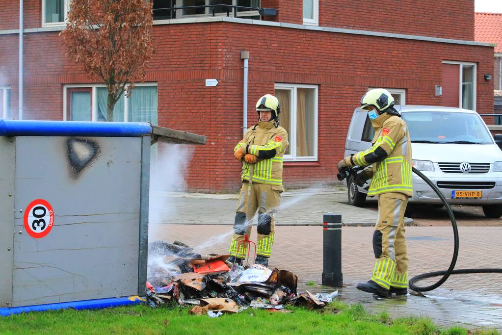 Papiercontainer in brand