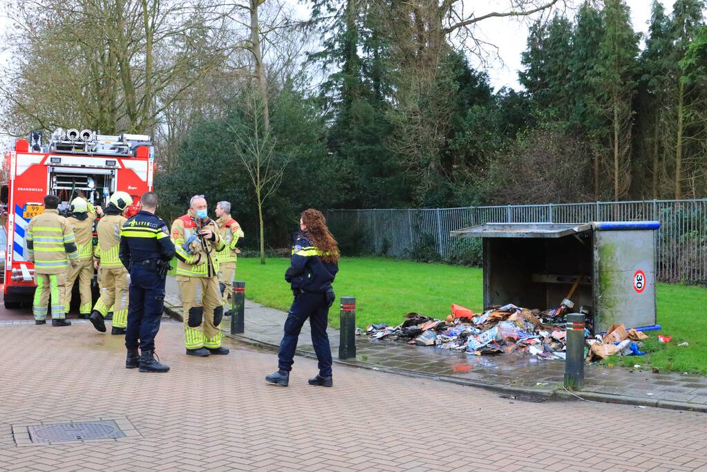 Papiercontainer in brand