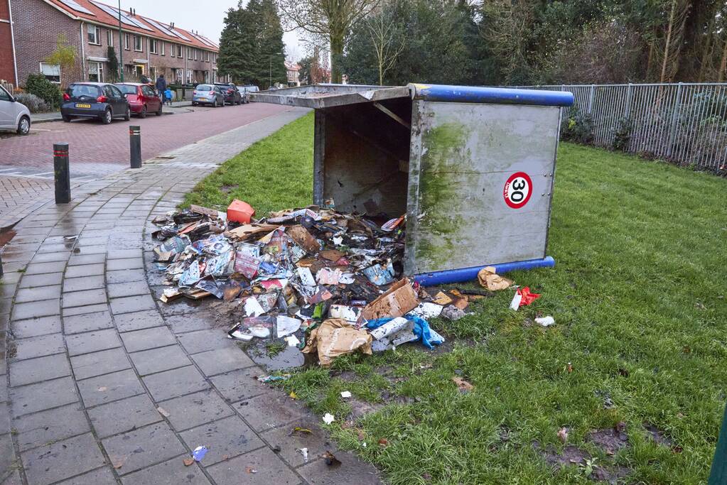 Papiercontainer in brand