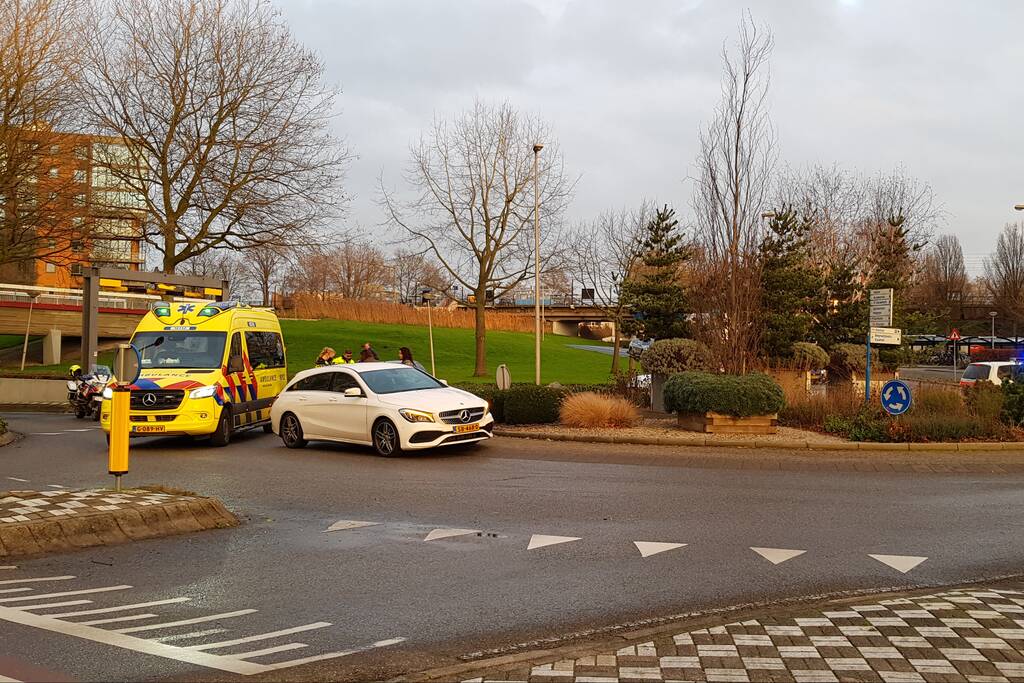 Verkeersongeval op rotonde