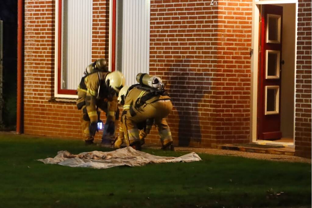 Bewoners proberen zelf brand te blussen