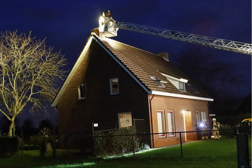 Bewoners proberen zelf brand te blussen