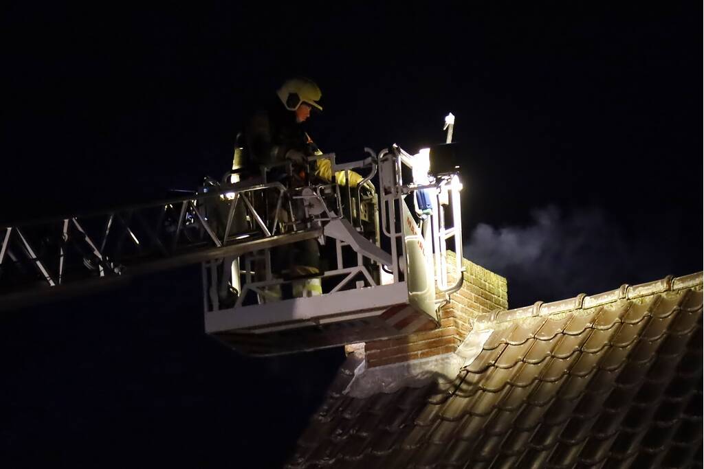 Bewoners proberen zelf brand te blussen