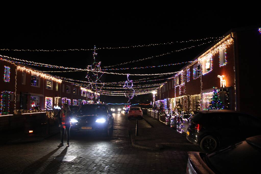 Massale drukte bij kerstdorp Wielepolle
