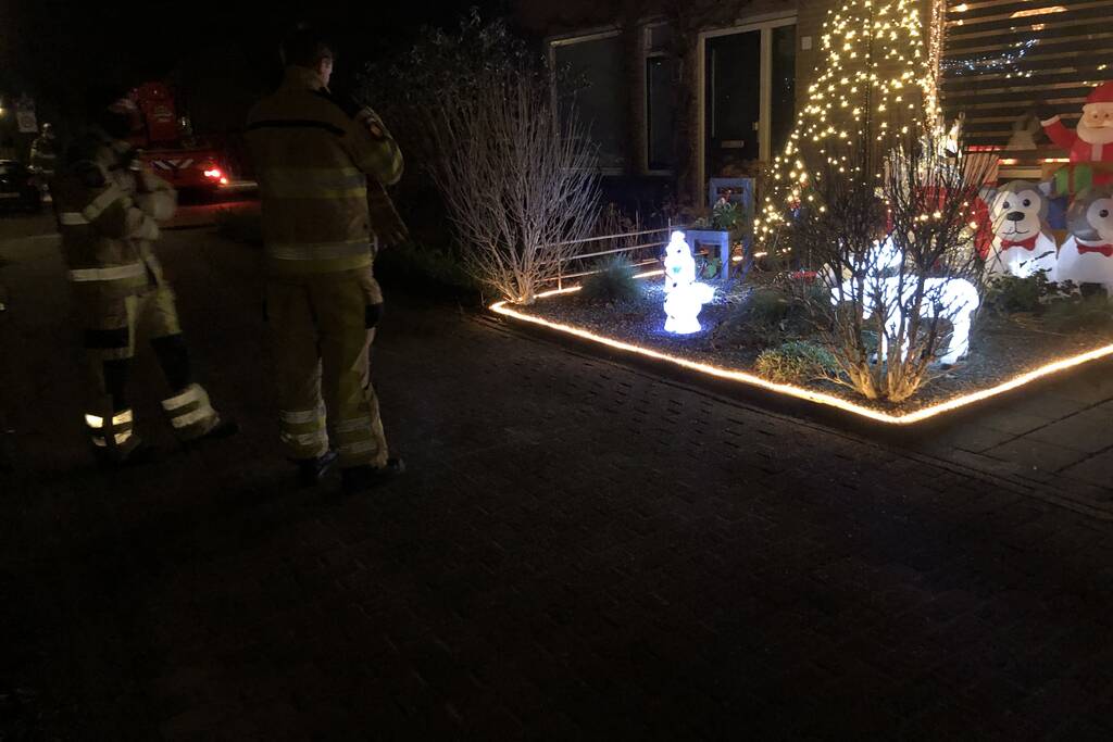 Kat valt van schrik in schoorsteenpijp