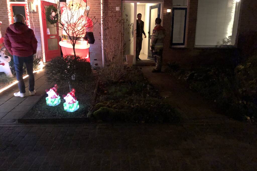 Kat valt van schrik in schoorsteenpijp