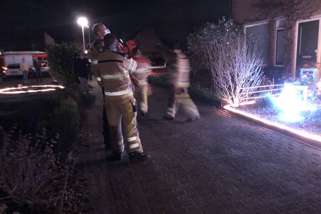 Kat valt van schrik in schoorsteenpijp