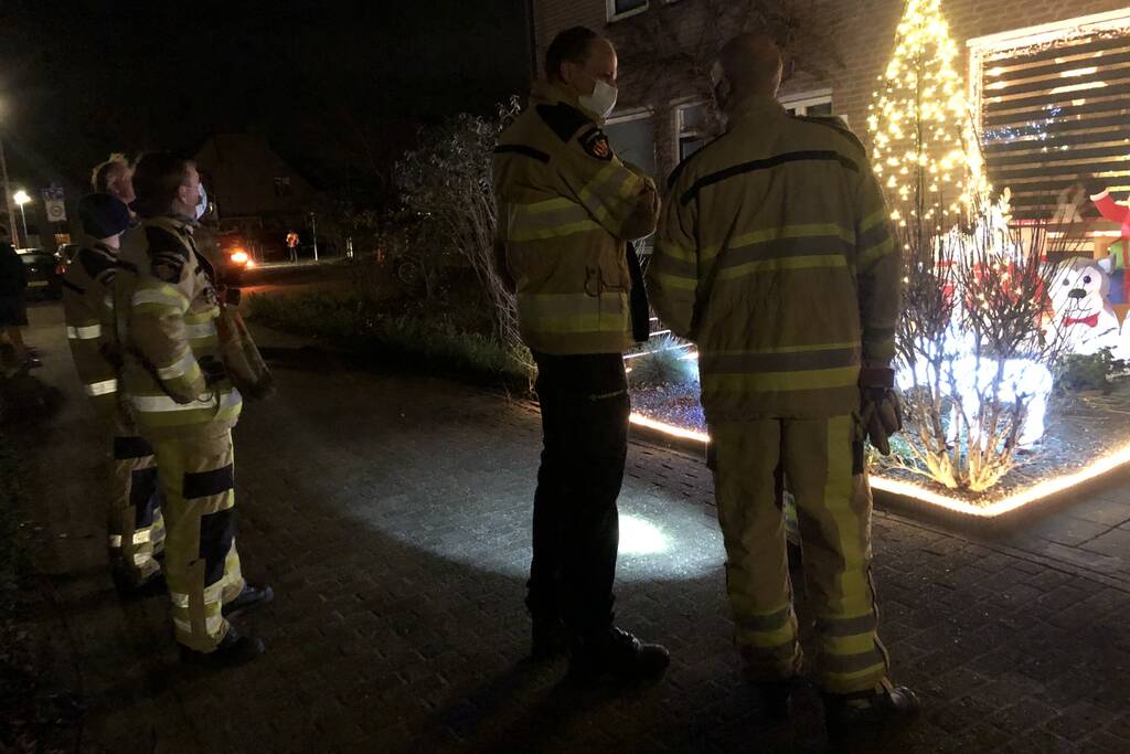 Kat valt van schrik in schoorsteenpijp