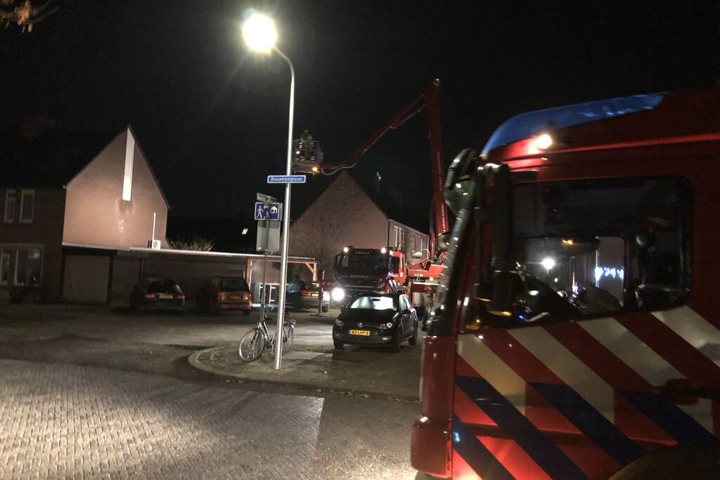 Kat valt van schrik in schoorsteenpijp